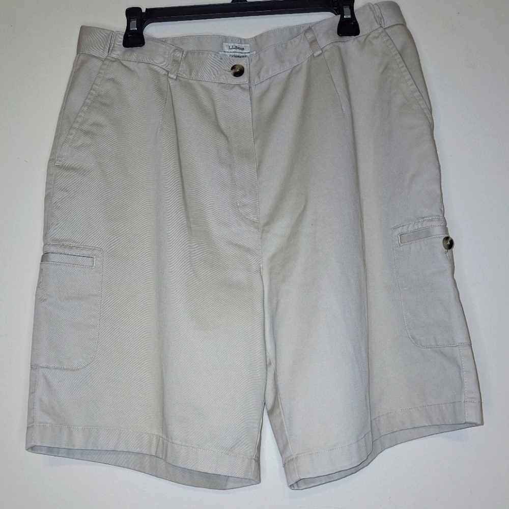A pair of LL Bean ladies shorts in a size 16. They're pre-loved in great shape.